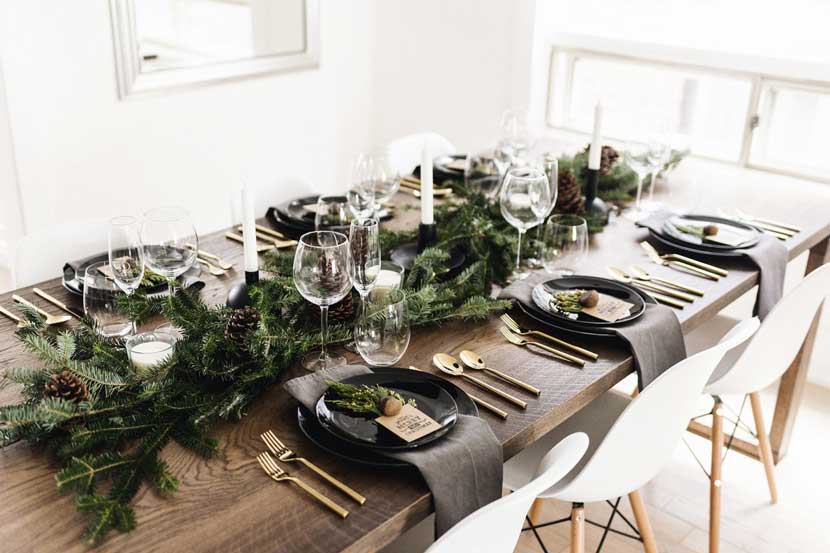 mesa de Navidad en negro y dorado