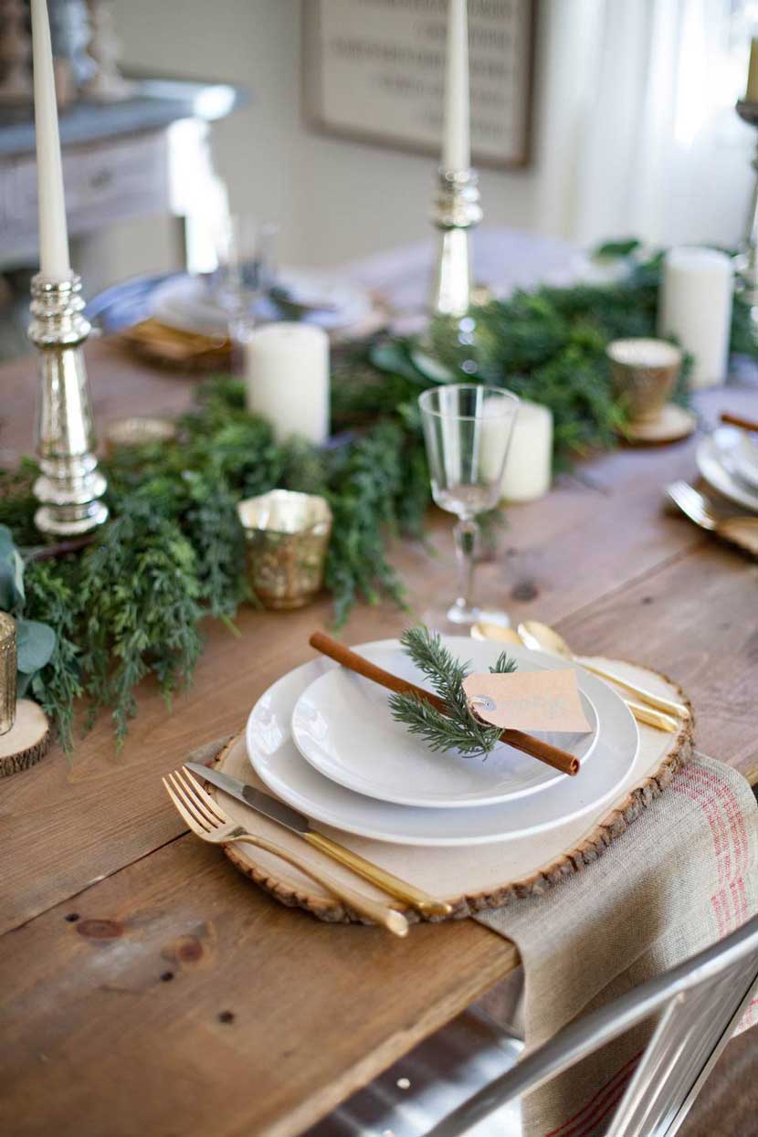 mesa de Navidad en blanco y madera