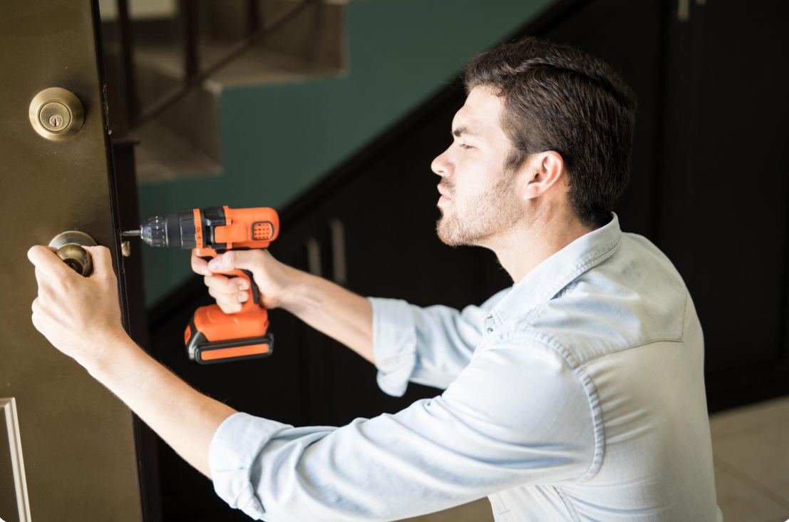 Cómo cambiar la cerradura de una puerta