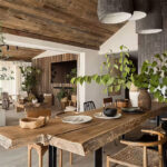 Una casa con decoración rústica