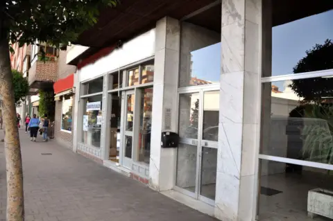 Local comercial en Avenida del Cardenal Cisneros