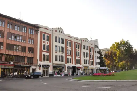 Local comercial en Plaza de León