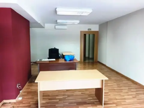 Local comercial en calle Republica Argentina
