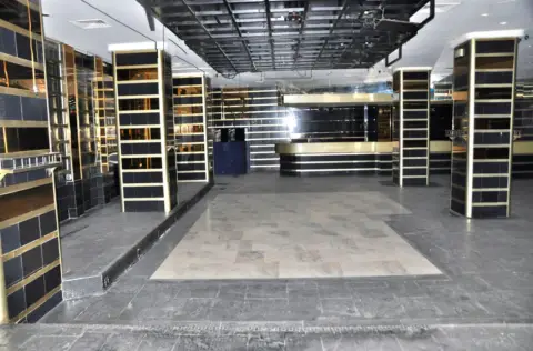 Local comercial en Paseo de los Frailes