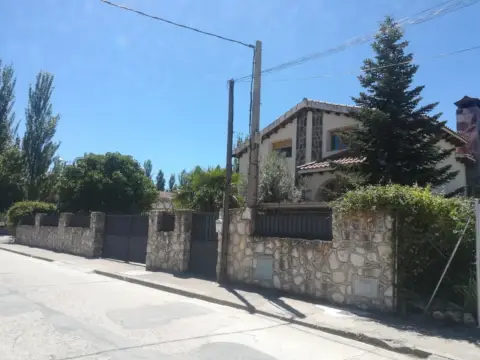 Chalet en calle de Claudio Moreno