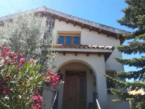 Chalet en calle de Claudio Moreno