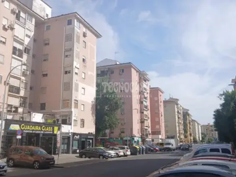Piso en Parque Alcosa-Jardines del Edén