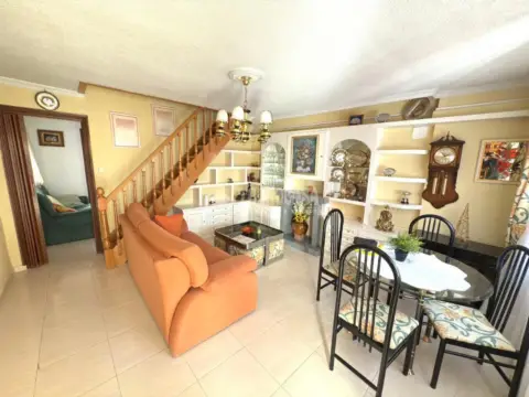 Casa adosada en Apóstol Santiago