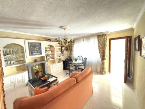 Casa adosada en Apóstol Santiago