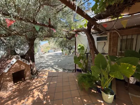 Casa rústica en calle del Cerro de San Cristóbal