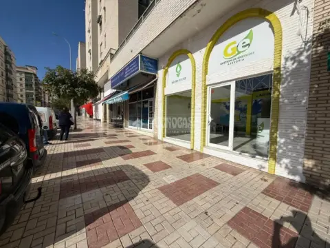 Local comercial en Camino de Suárez