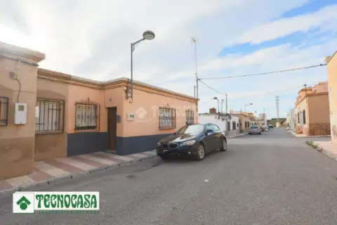 Casa pareada en Adra