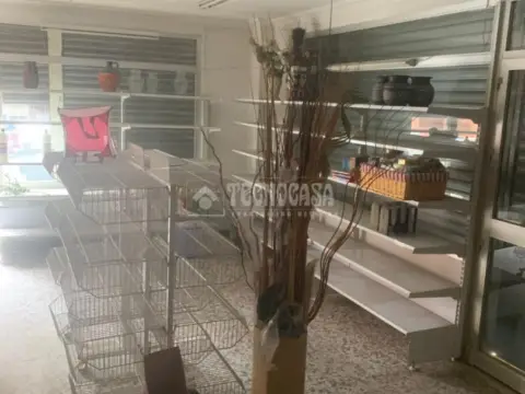 Local comercial en Nuevo Parque-Los Rosales-Tráfico Pesado