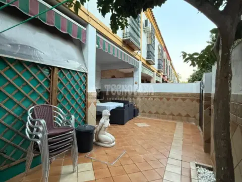 Casa adosada en Avenida de las Ciencias-Emilio Lemos