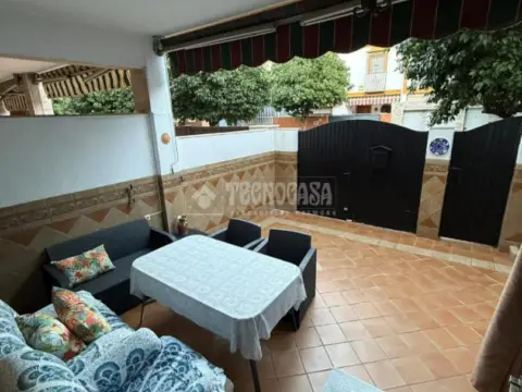 Casa adosada en Avenida de las Ciencias-Emilio Lemos