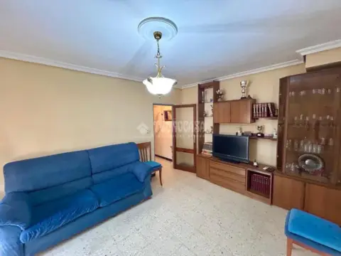 Piso en Pineda-Pedro Salvador