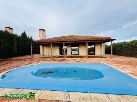 Casa unifamiliar en Layos