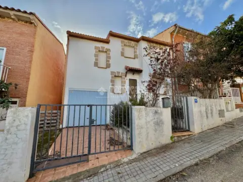 Casa pareada en Tórtola de Henares