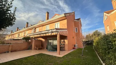 Casa pareada en Torrejón de la Calzada