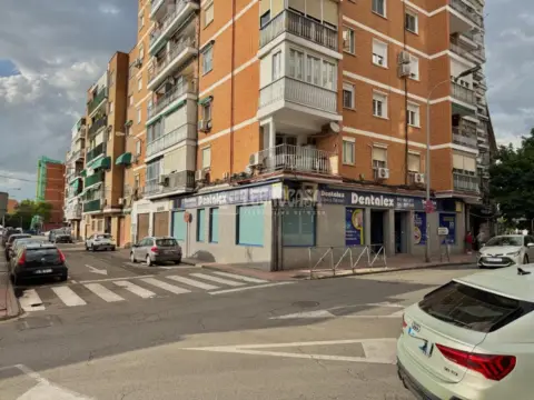Piso en San Isidro, Estación