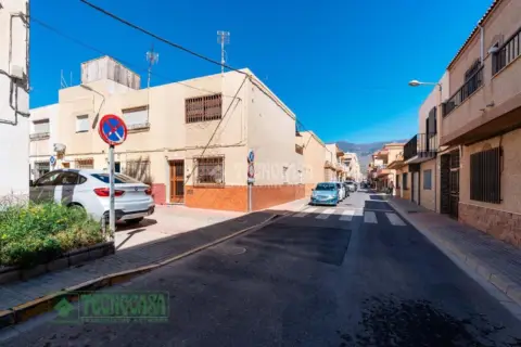 Casa adosada en Barrio Sur