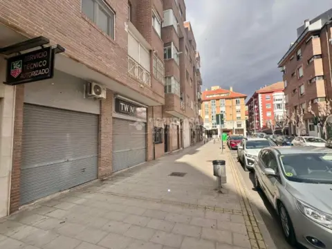 Local comercial en calle Rosal