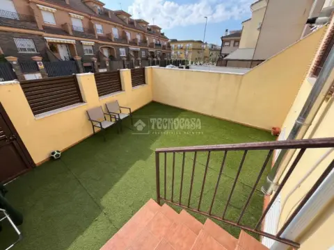 Casa adosada en La Paz-Las Américas-Estación Linares-Baeza