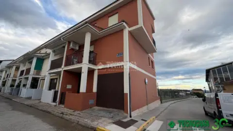 Casa pareada en Candeleda