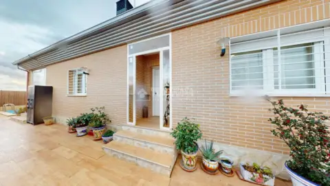 Casa pareada en calle Juan Pablo ?