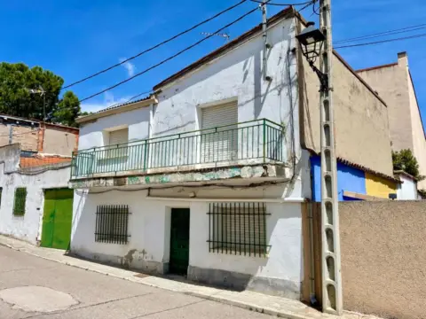 Casa adosada en Valdeaveruelo