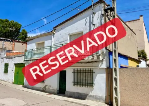 Casa adosada en Valdeaveruelo