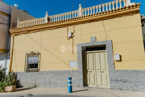 Casa adosada en calle de la Fuente in Rioja · Rioja