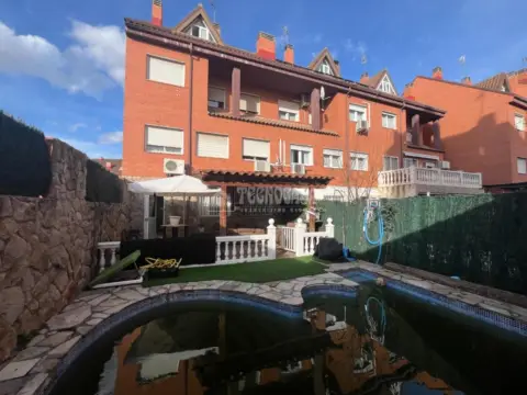 Casa adosada en Velilla de San Antonio