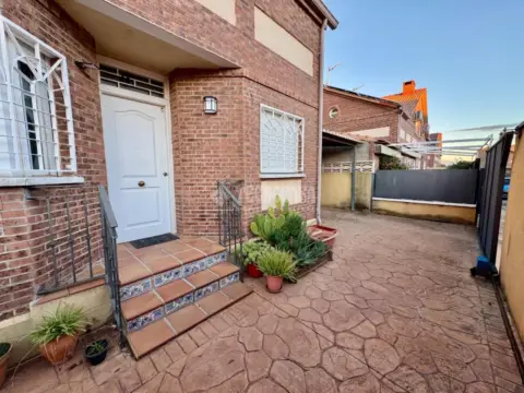 Casa pareada en Villanueva de la Torre