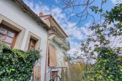Casa adosada en Bárcena de Pie de Concha
