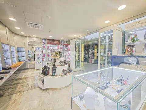 Local comercial en Avenida Juan Carlos I