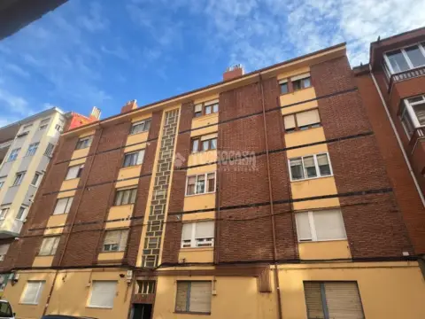 Piso en calle de los Reyes Católicos