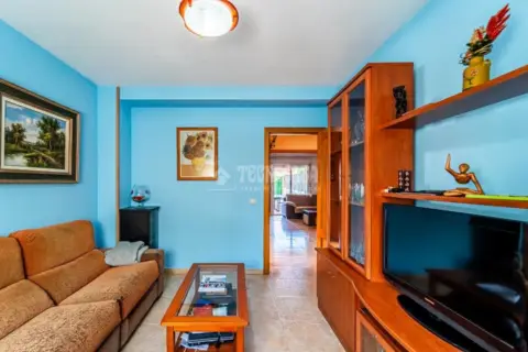 Casa pareada en calle de Ángel González