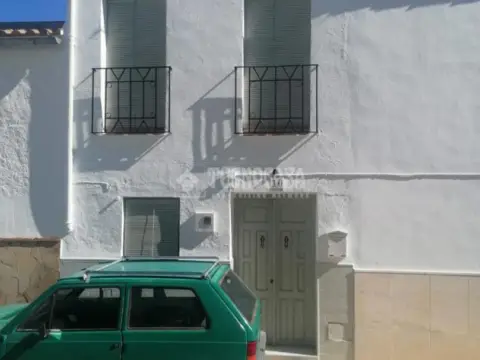 Casa adossada a Villanueva de Tapia