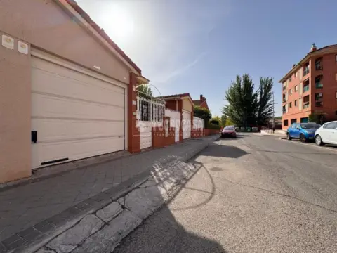 Casa adosada en calle de Andújar