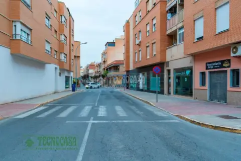 Local comercial en Barrio Plaza de la Luz