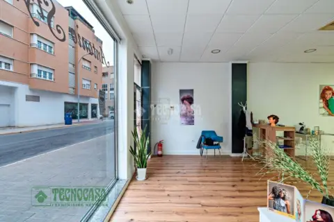 Local comercial en Barrio Plaza de la Luz