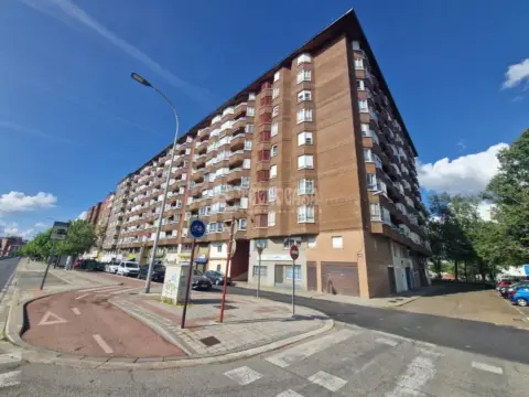 Piso en Zona Avenida de Madrid