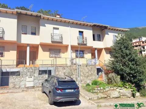Casa adosada en Guisando