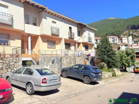 Casa adosada en Guisando