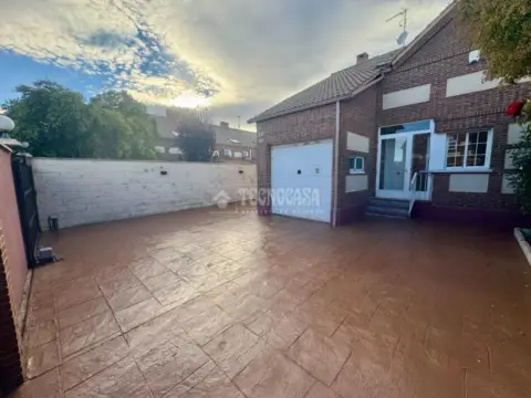 Casa pareada en Villanueva de la Torre