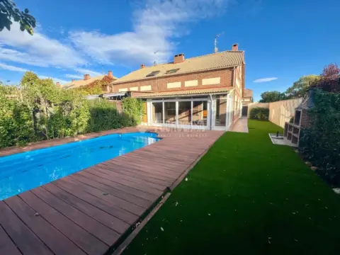 Casa pareada en Villanueva de la Torre