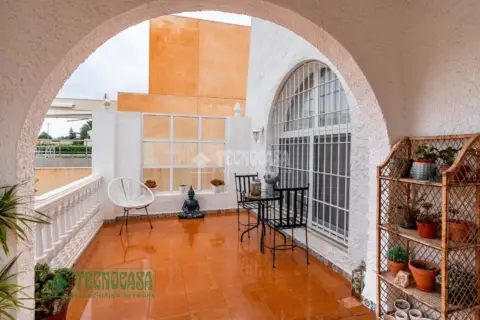 Casa unifamiliar en Urbanización de Roquetas-Las Marinas