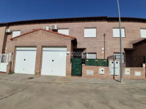 Casa adosada en Lucillos
