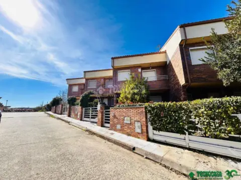 Casa adosada en Arenas de San Pedro